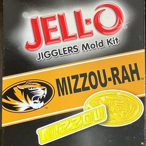 Mizzou-Rah 2 trays of one dozen Jell-O mold kits